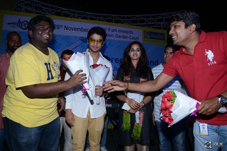 Shankarabharanam-Movie-Flash-Mob-at-Inorbit-Mall